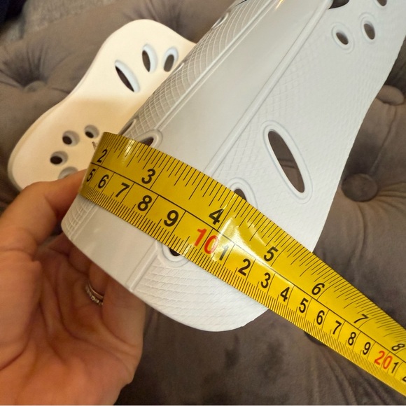 SOLD Nike Unisex Soccer Shield Shin Guards est L White 7” Ventilated Hard Shell - Picture 5 of 5